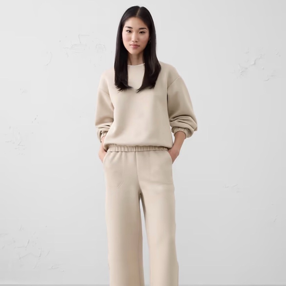 Banana Republic Factory Wide-Leg weekender Sweatpants in Light Beige